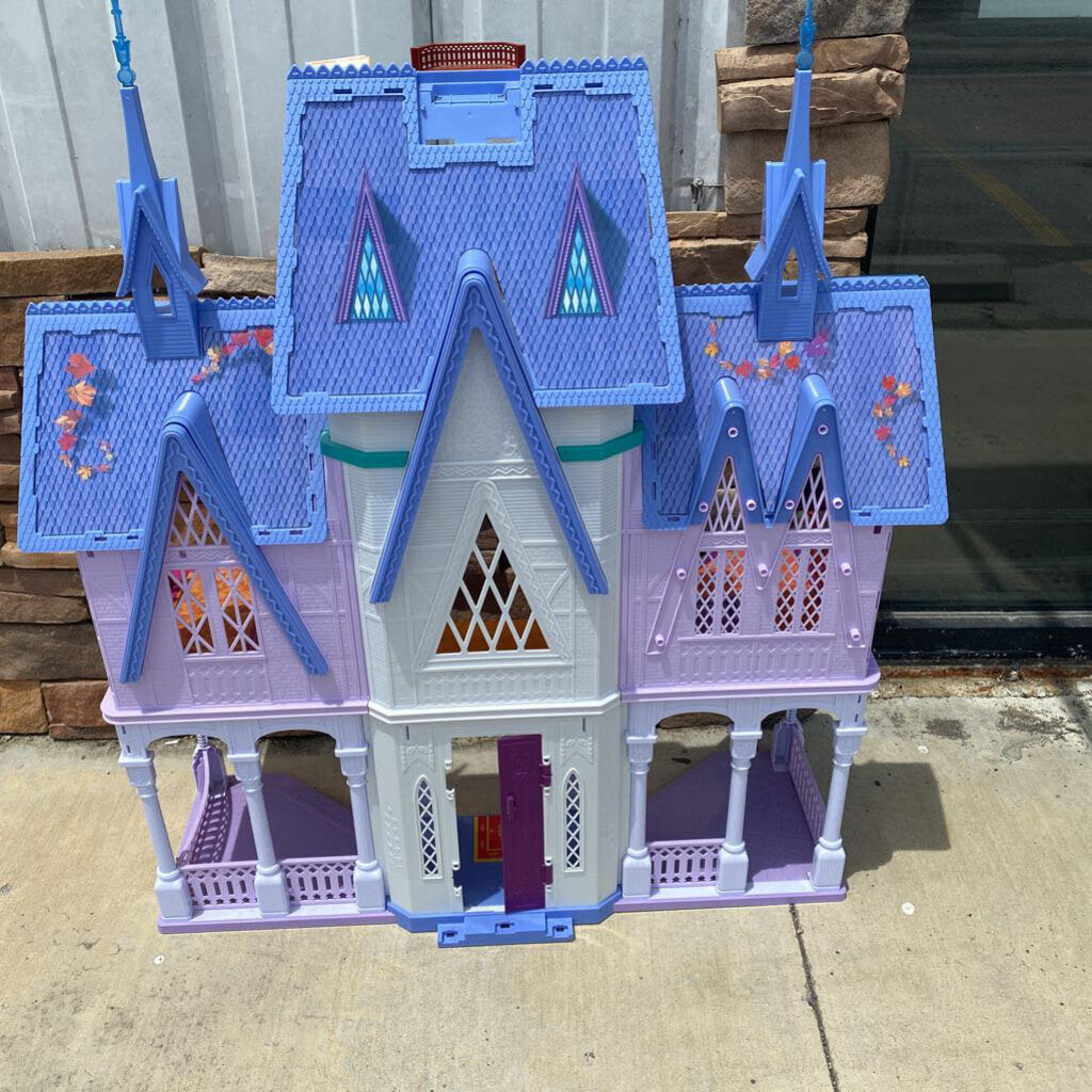 FROZEN DOLL HOUSE W/ACCESSORIES