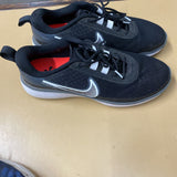 WOMENS NIKE SHOES BLK/WHITE 8
