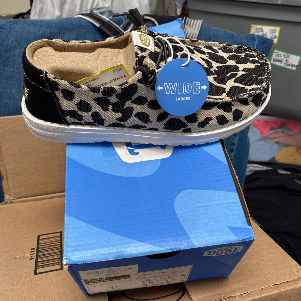 WOMENS HEY DUDES LEOPARD 6 WIDE NWT