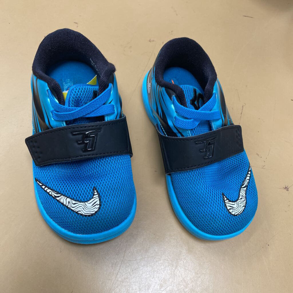 BOYS NIKE SHOES TURQUOISE/WHITE/BLK 6C