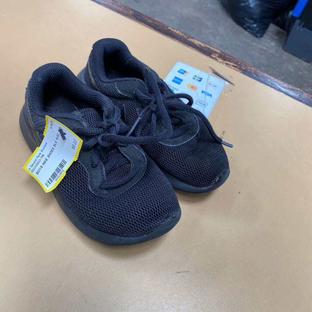 BOYS NIKE SHOES BLK 10.5C