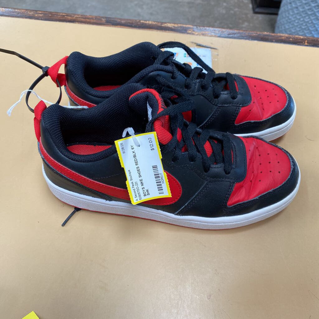 BOYS NIKE SHOES RED/BLK 6Y