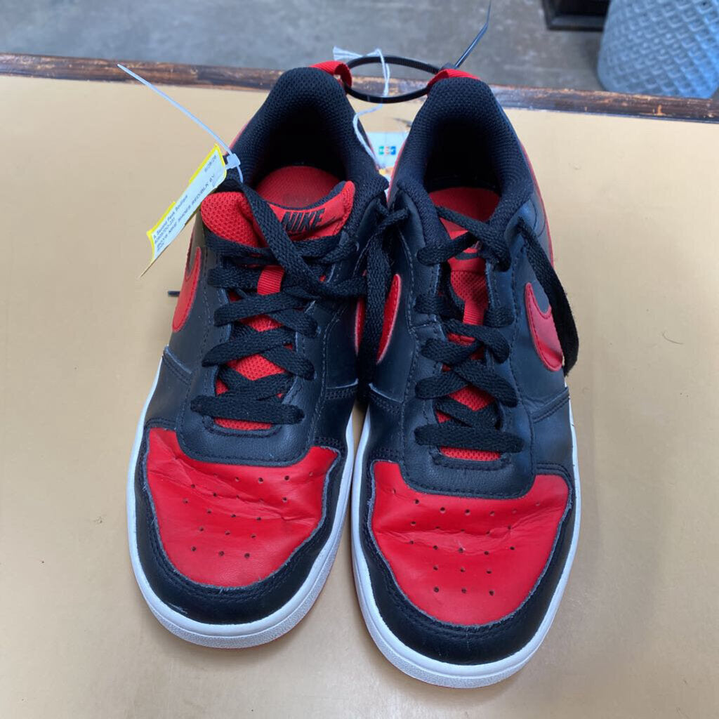 BOYS NIKE SHOES RED/BLK 6Y