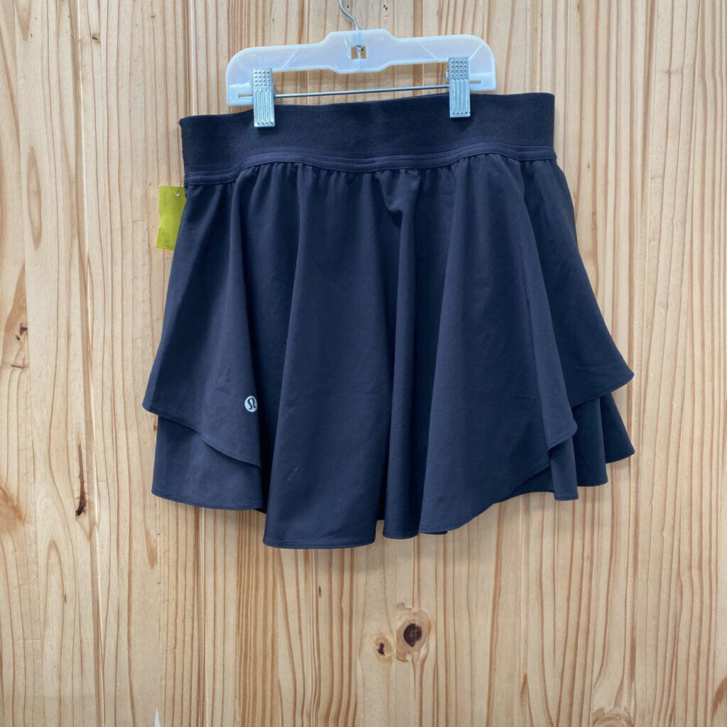 WOMENS LULULEMON BLK SKORT 6