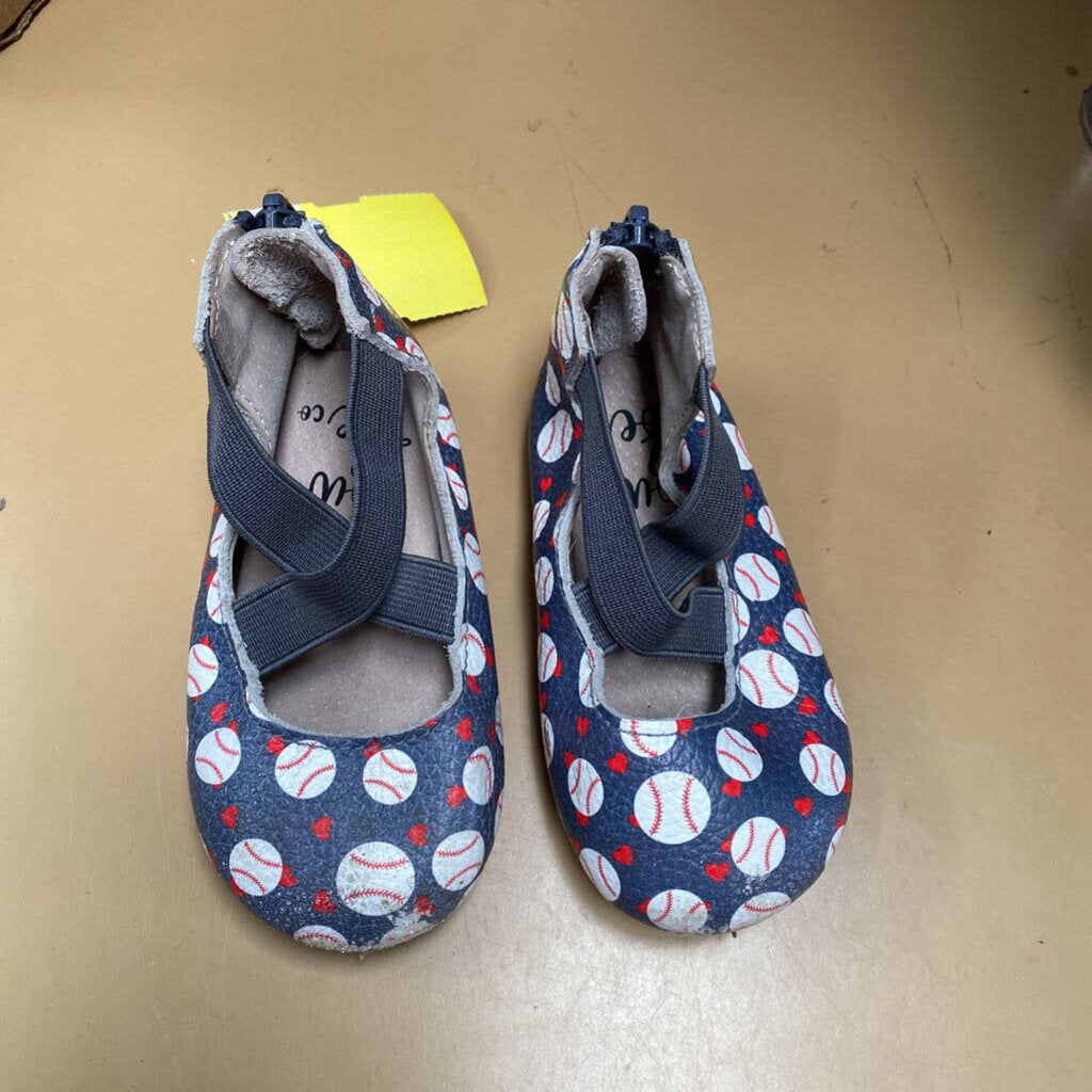 GIRLS BOW TOES SHOES W/BASEBALLS/HEARTS