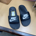 BOYS NIKE SLIDES BLK/WHITE 6