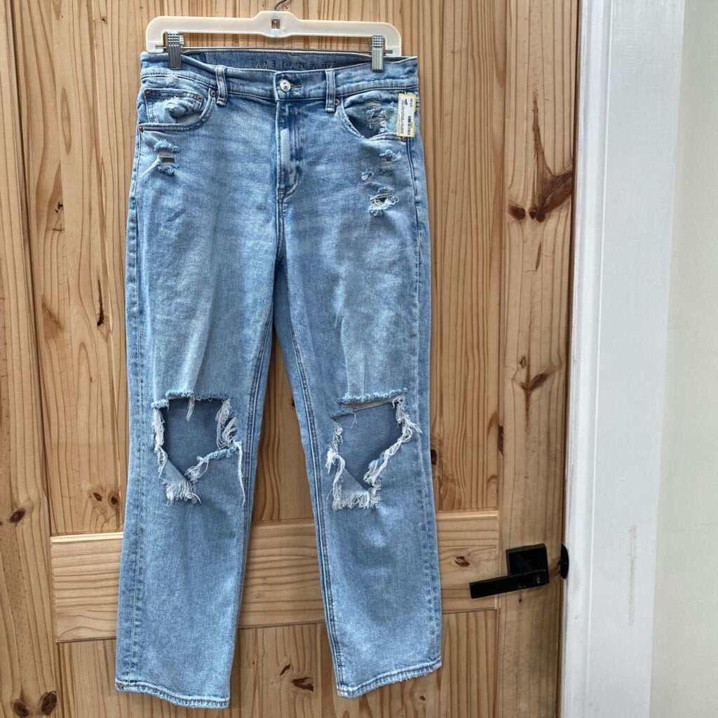 WOMENS AMERICAN EAGLE LT DENIM DIST. JEANS 8