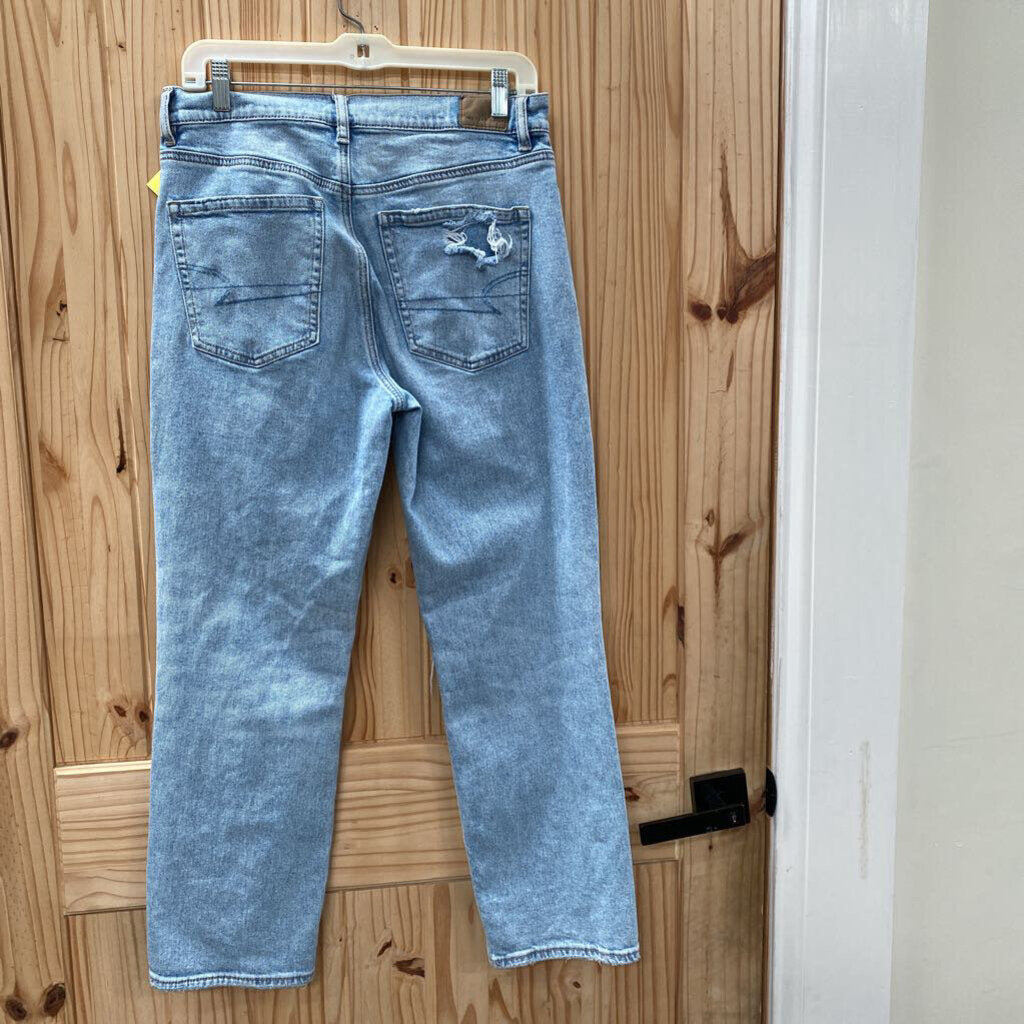 WOMENS AMERICAN EAGLE LT DENIM DIST. JEANS 8