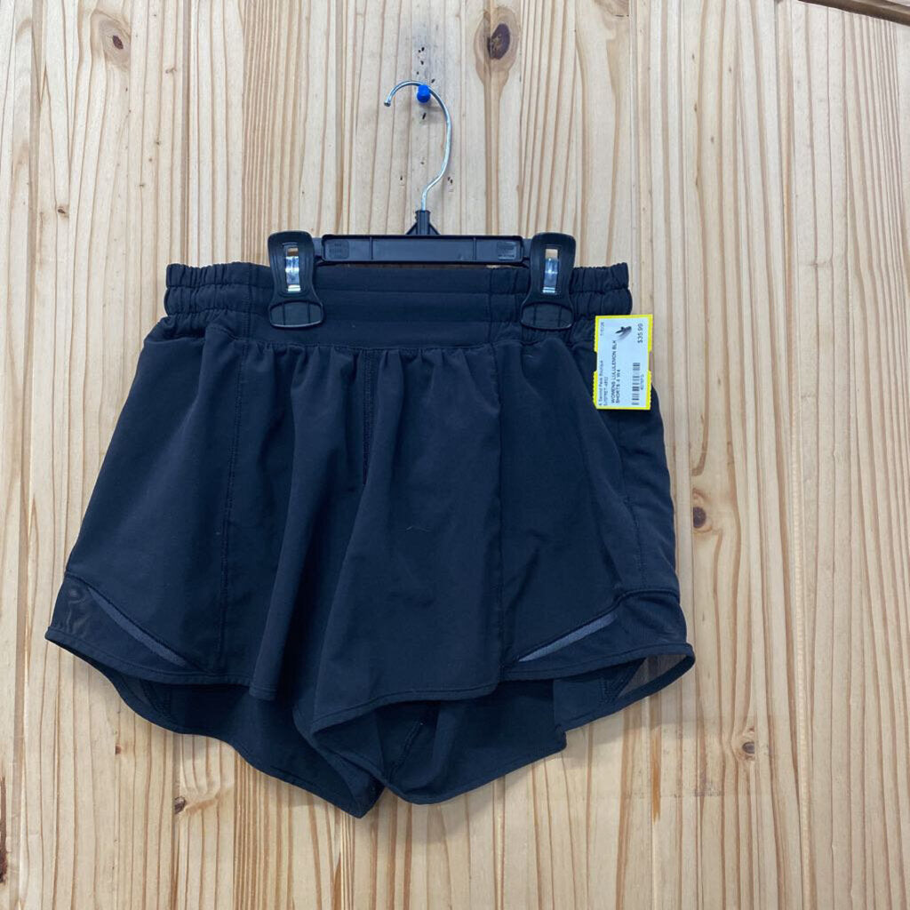 WOMENS LULULEMON BLK SHORTS 4