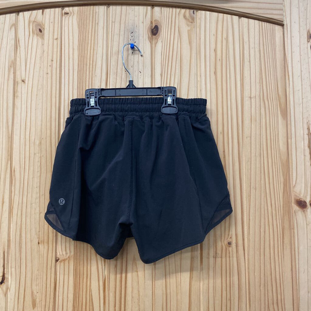 WOMENS LULULEMON BLK SHORTS 4