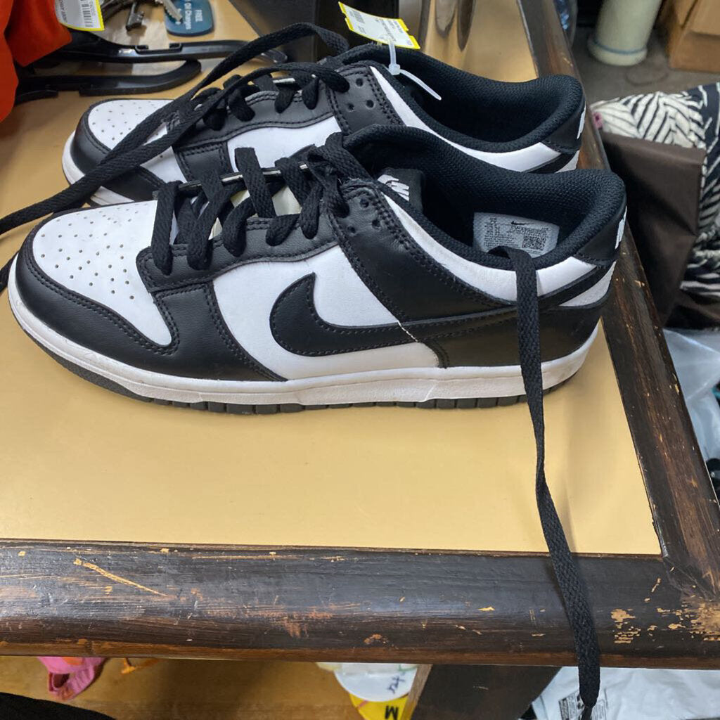 BOYS NIKE PANDAS BLK/WHITE 7Y