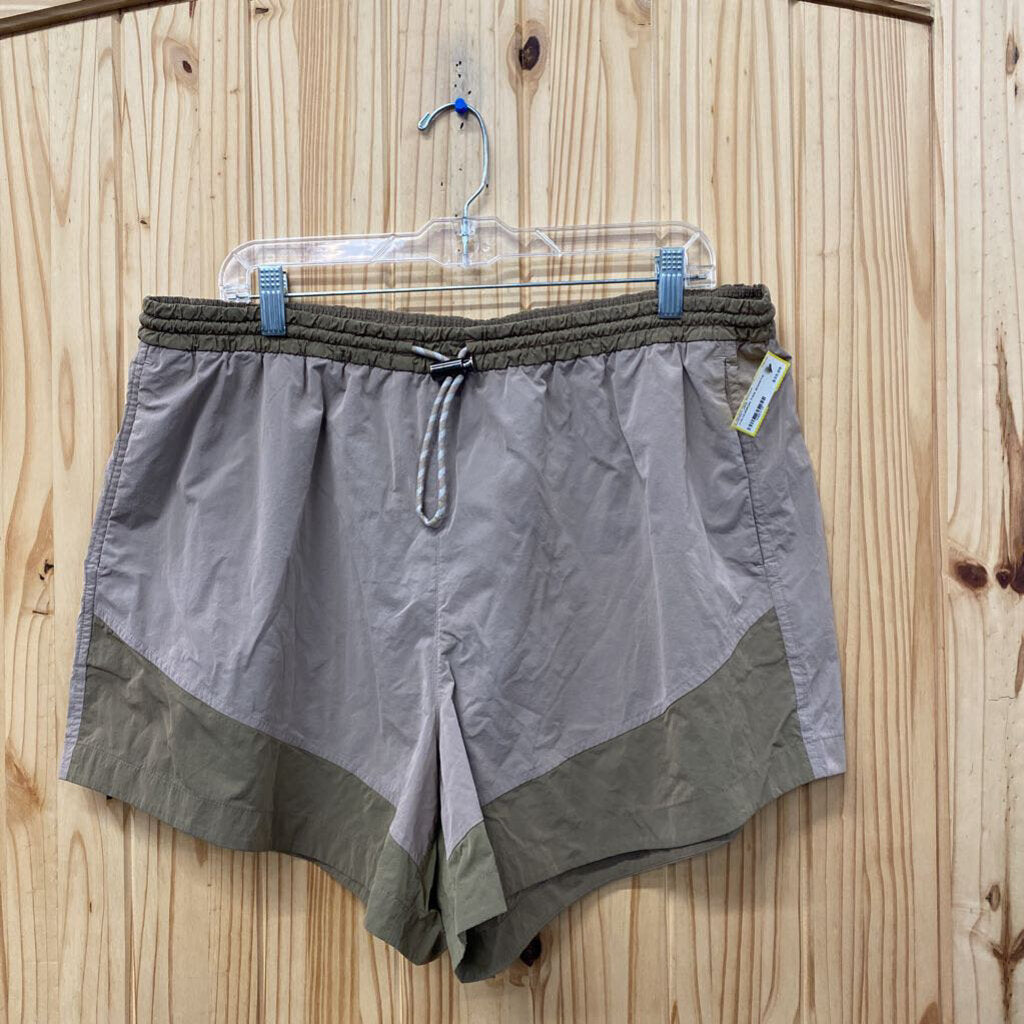 LULULEMON TAN SHORTS