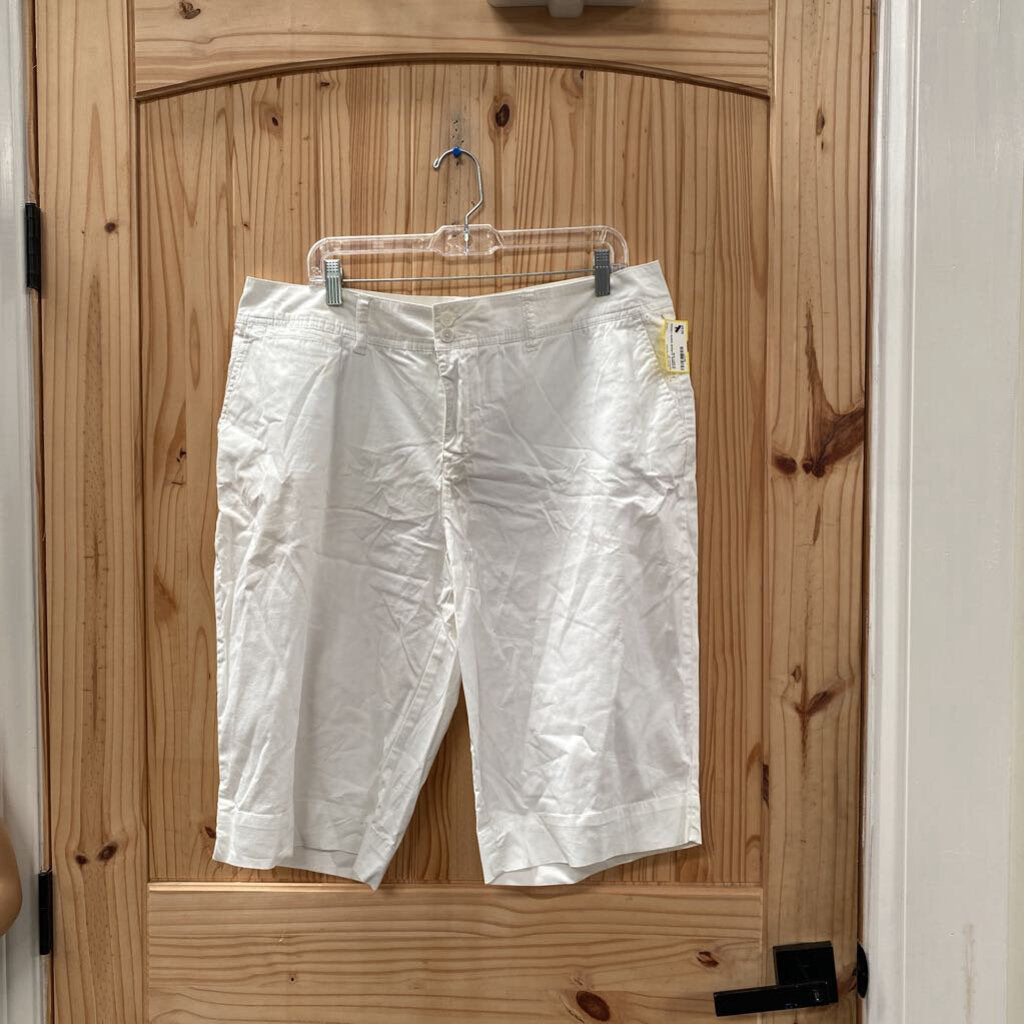 WOMENS AVENUE WHITE CAPRIS 16 NWT