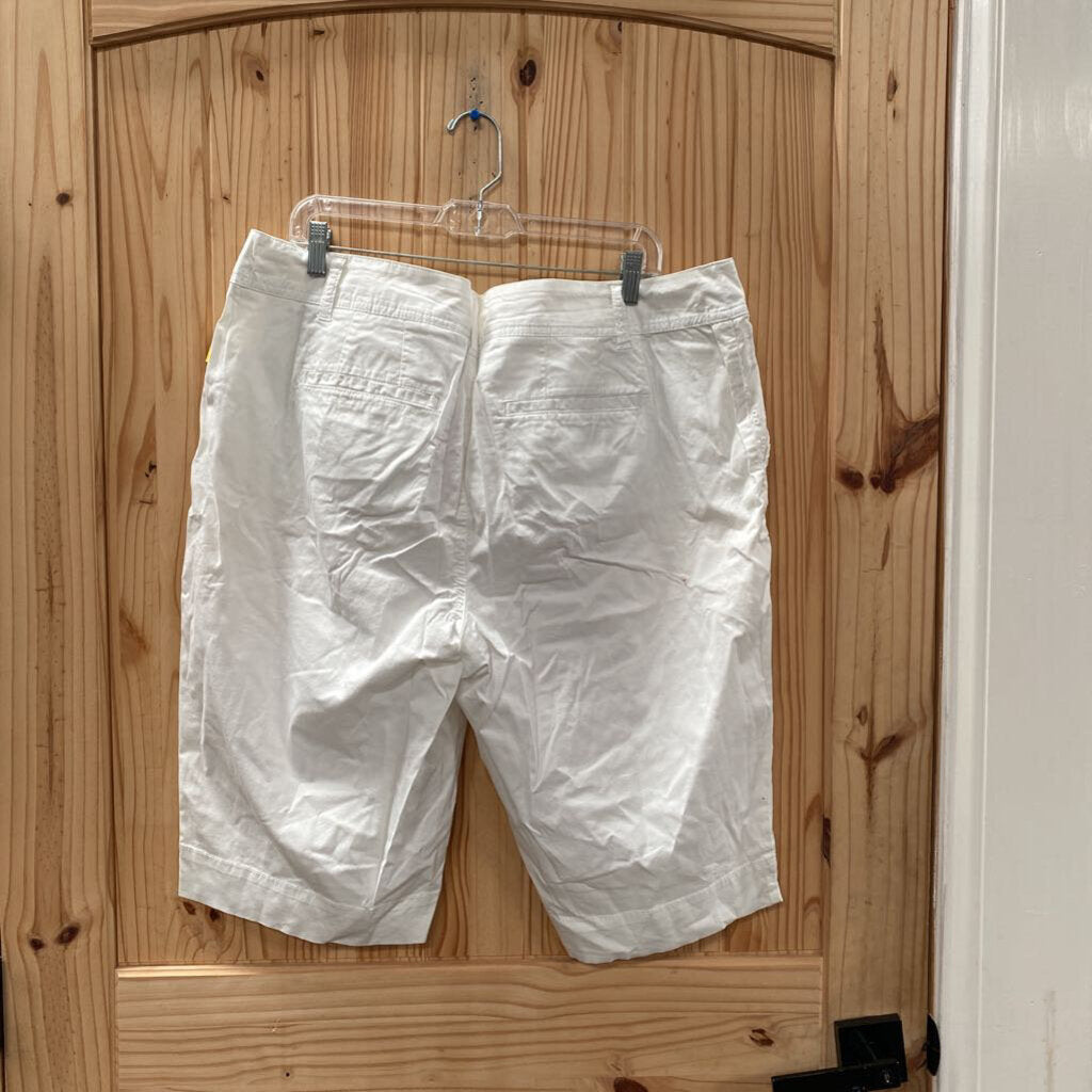 WOMENS AVENUE WHITE CAPRIS 16 NWT
