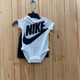 BOYS NIKES 2PC SET WHITE/BLK 3M