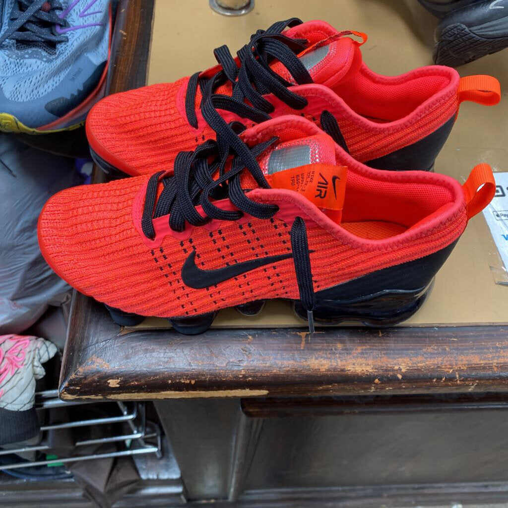 NIKE AIR VAPORMAX SHOES BRIGHT CORAL/BLK 4Y