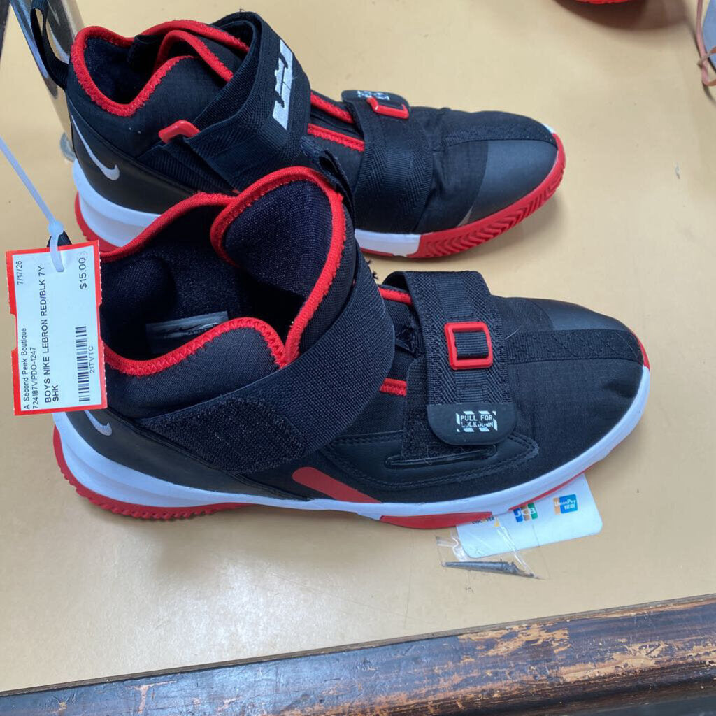 BOYS NIKE LEBRON RED/BLK 7Y