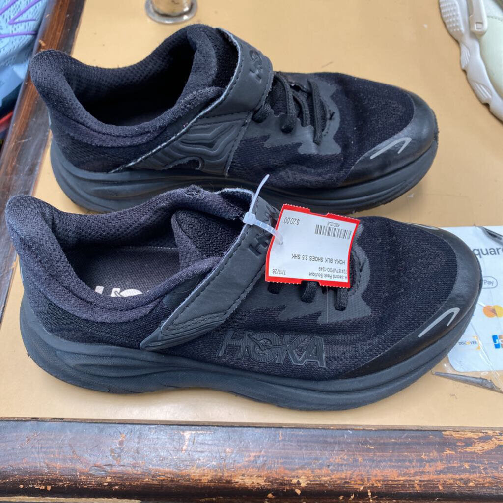 HOKA BLK SHOES 2.5