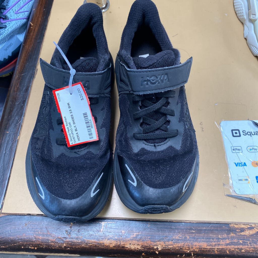 HOKA BLK SHOES 2.5