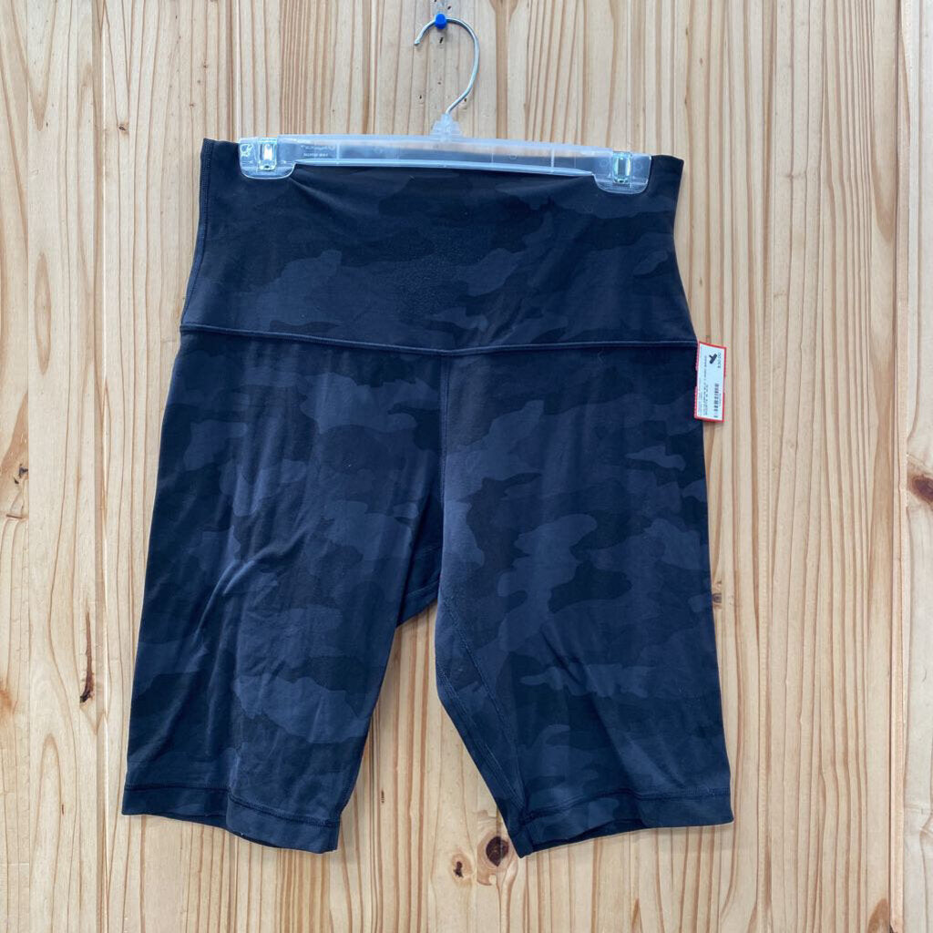 LULULEMON BLK CAMO BIKER SHORTS 10