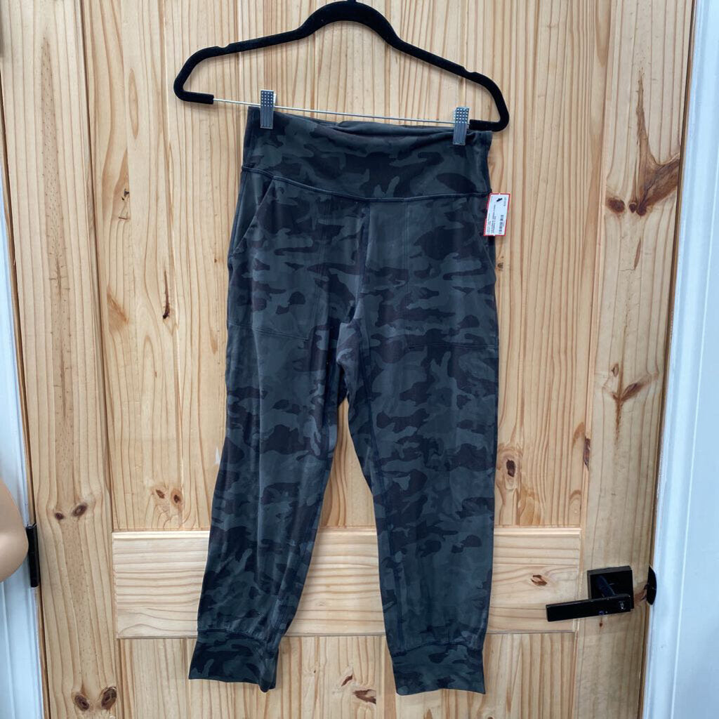 LULULEMON GREEN CAMO JOGGERS 6