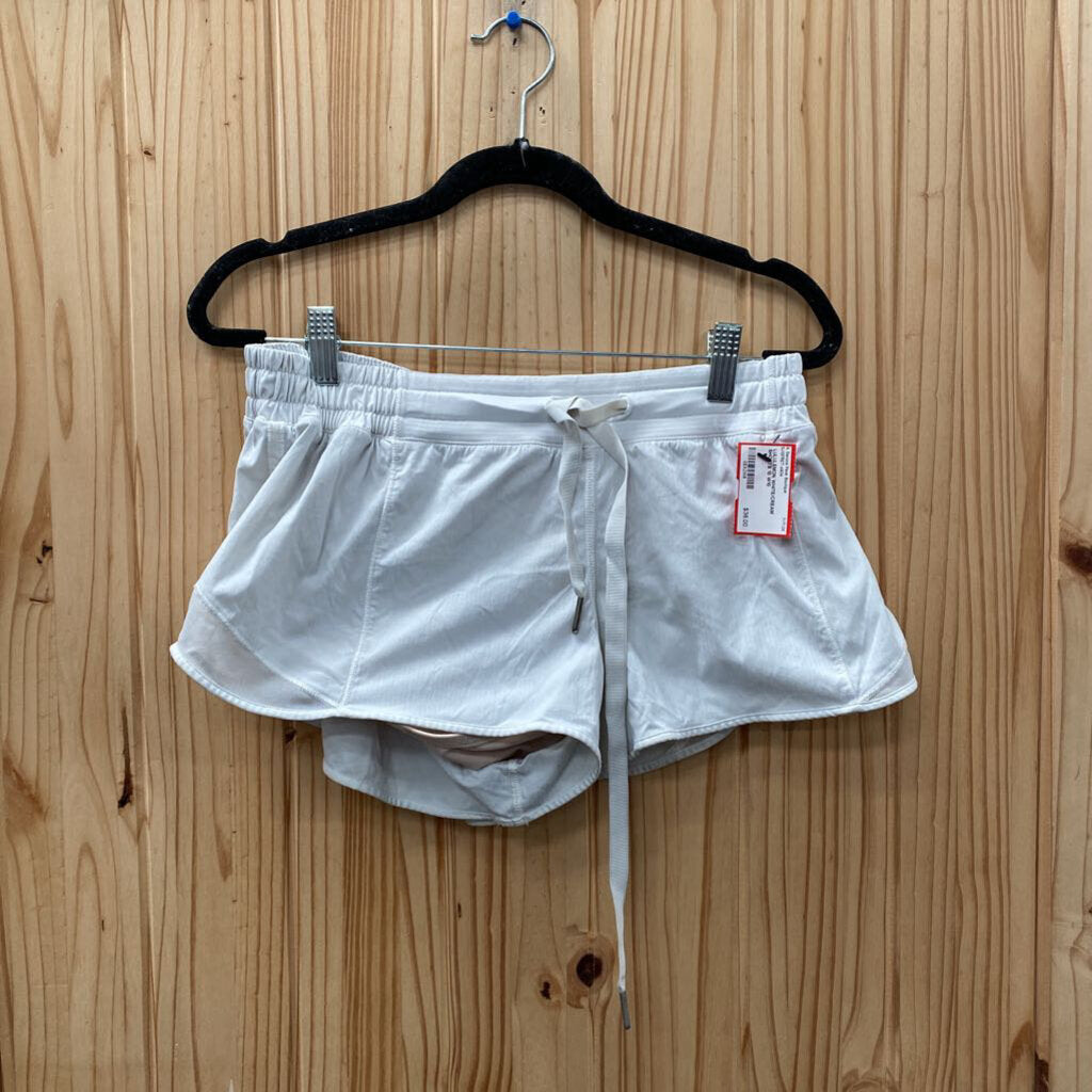 LULULEMON WHITE/CREAM SHORTS 10