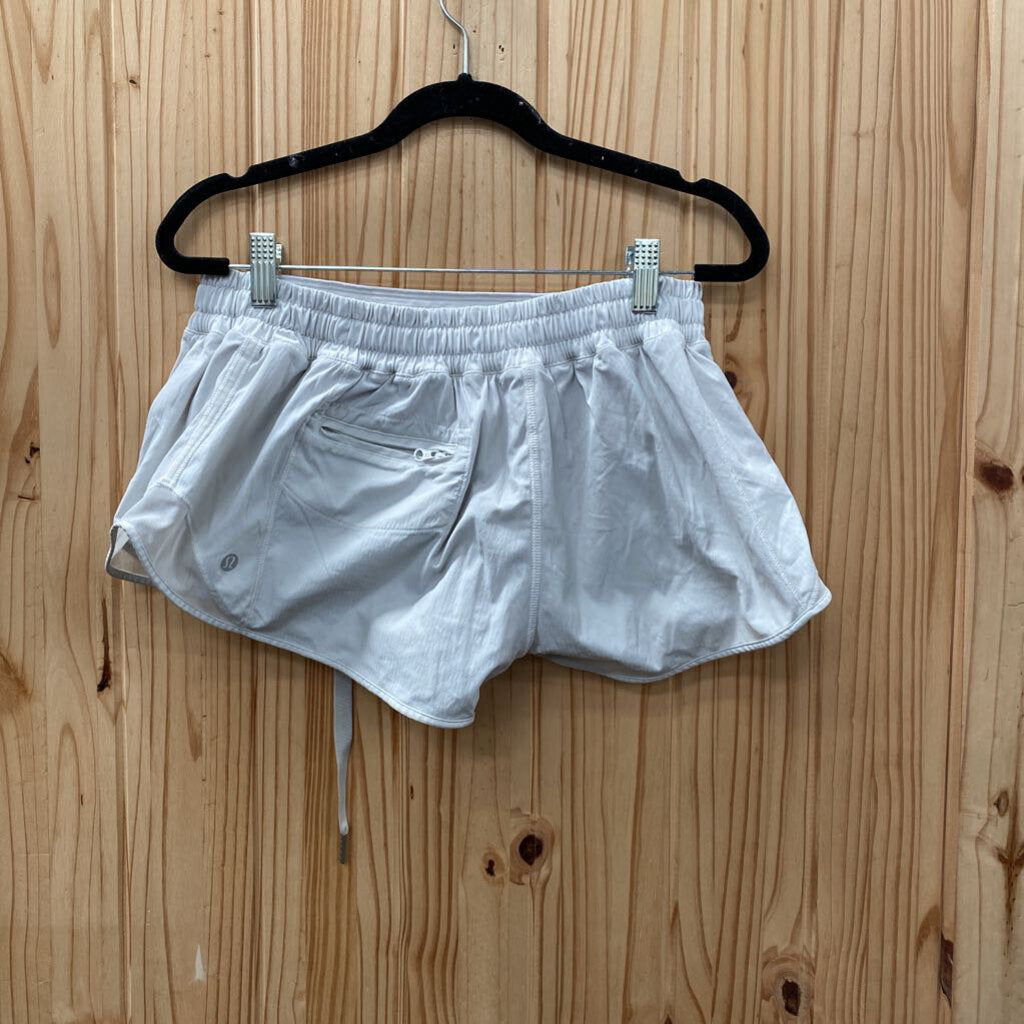 LULULEMON WHITE/CREAM SHORTS 10