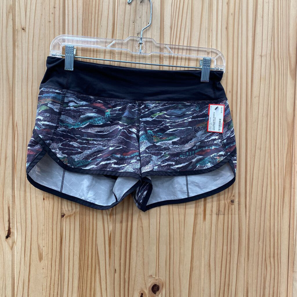 LULULEMON BLK SHORTS W/PATTERN 4