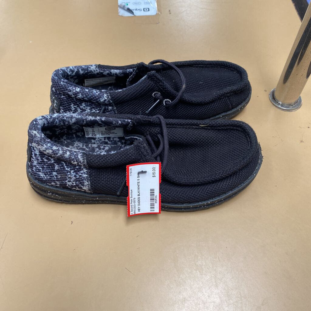 HEY DUDES BLK/WHITE 5