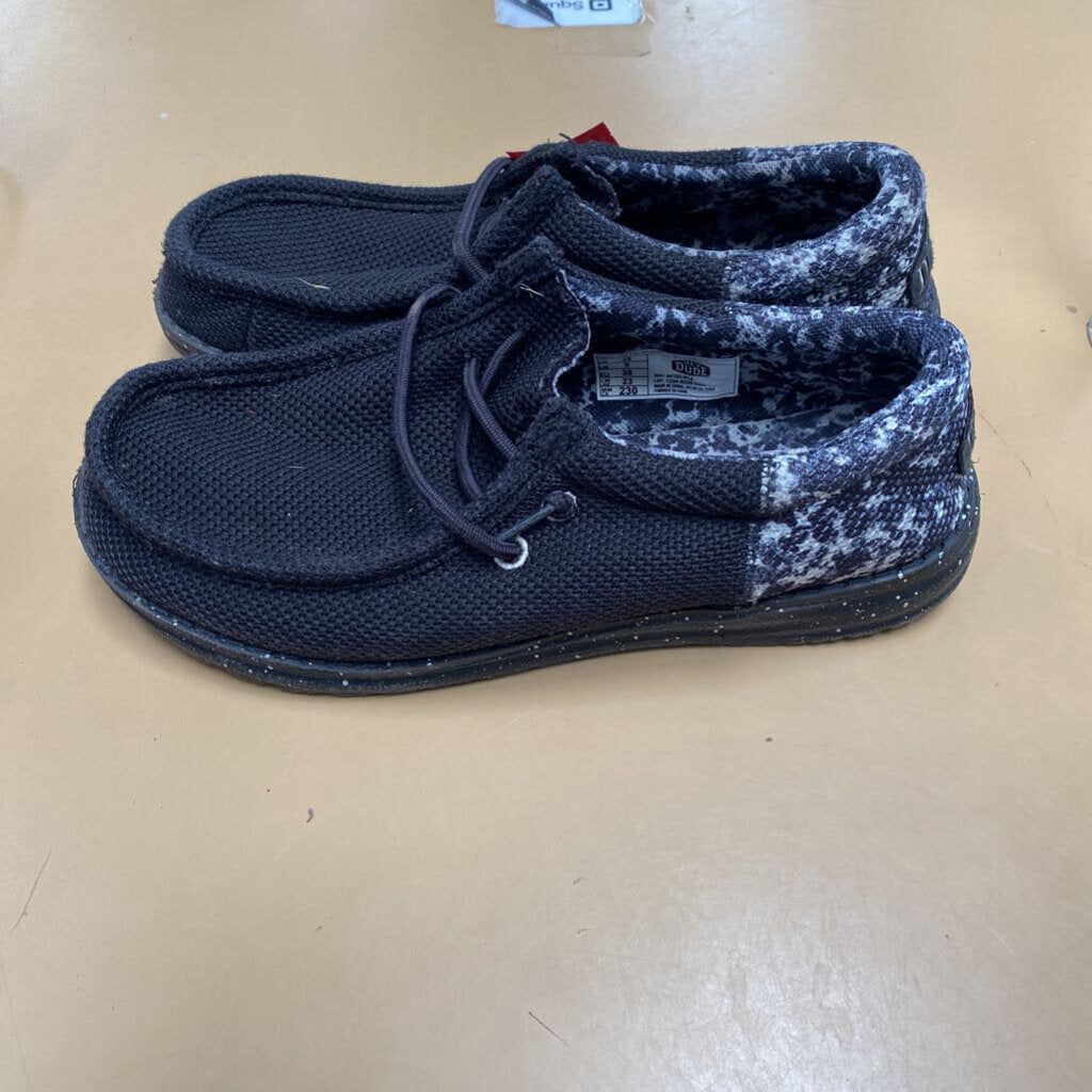 HEY DUDES BLK/WHITE 5