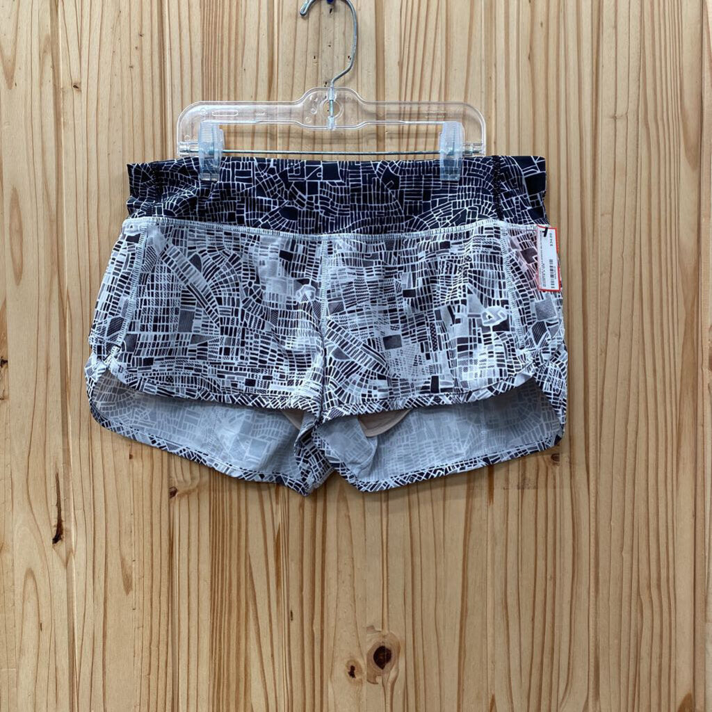 WOMENS LULULEMON BLK/WHITE SHORTS 6