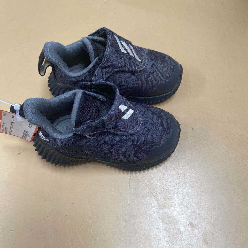 BOYS ADIDAS GREY/BLK 5K
