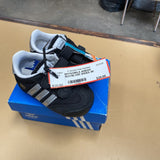BOYS/GIRLS ADIDAS BLK/SILVER SHOES 4K