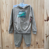 BOYS NIKE 2PC SET DK TAUPE/GREEN/CHARCOAL 4T